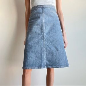 THEORY DENIM SKIRT
size: 0 | waist-15” length-24” | runs a little big
